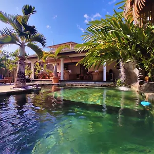 https://tahiti-waterfall-villa.frenchpolynesia-hotels.com