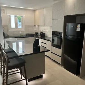 https://andreotis-beach-house.protaras-cy-hotels.com